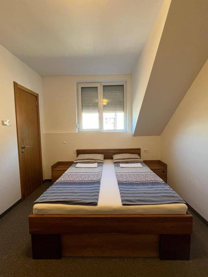 Foto 6 von 8: Double Room with Private Bathroom