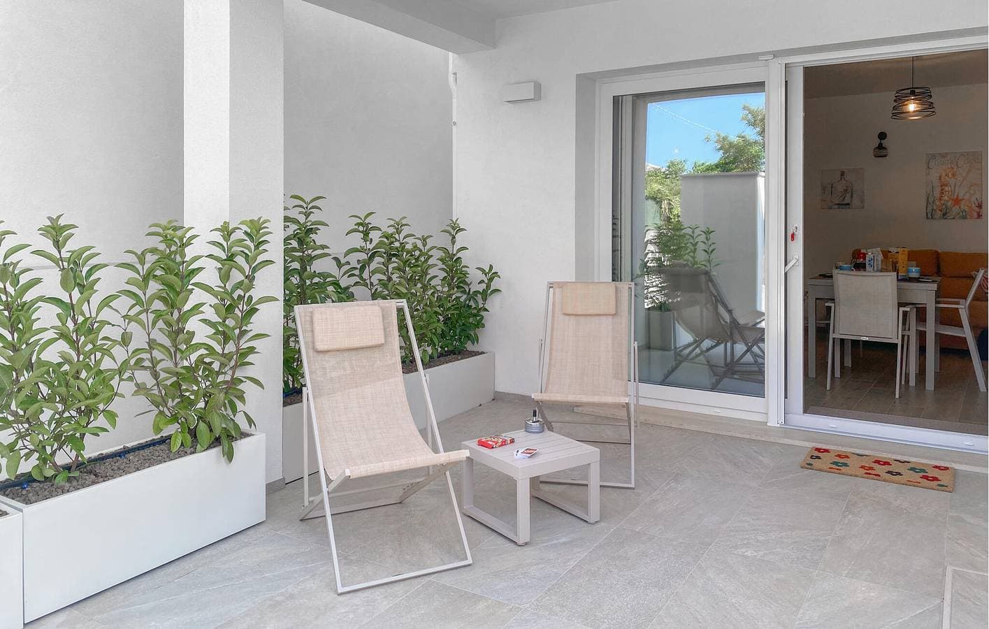 Gemütliches Strand-Apartment mit AC & Parkplatz in der Nähe von Maganuco 1