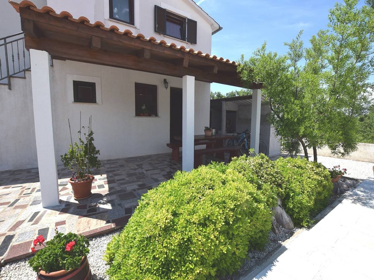 Foto 2 von 59: Charmante Villa mit Pool in Zbandaj