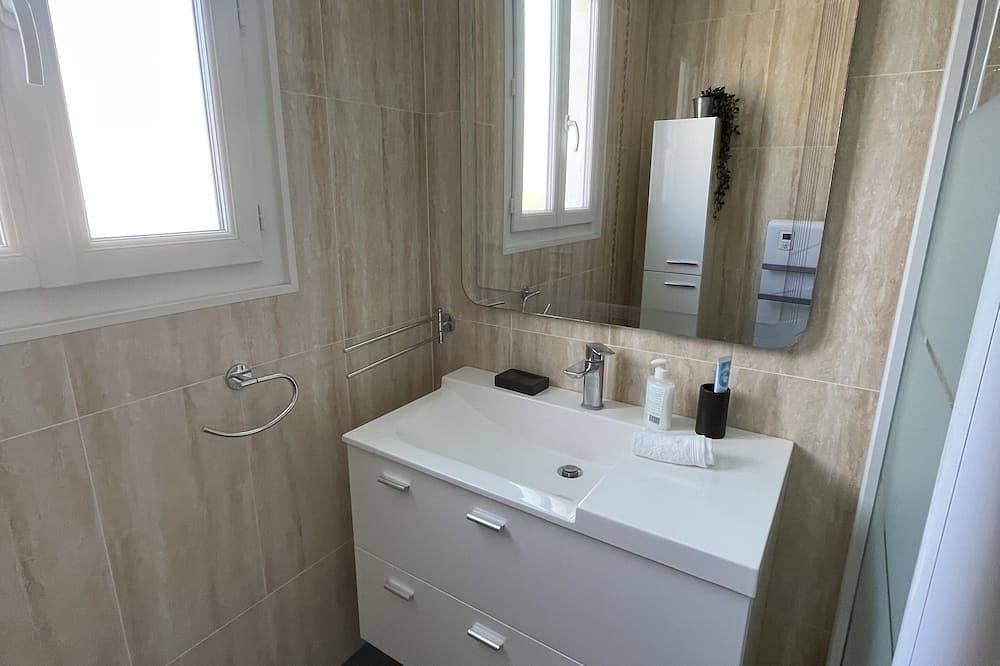 Foto 9 von 30: Superb upstairs villa with private garden and parking.