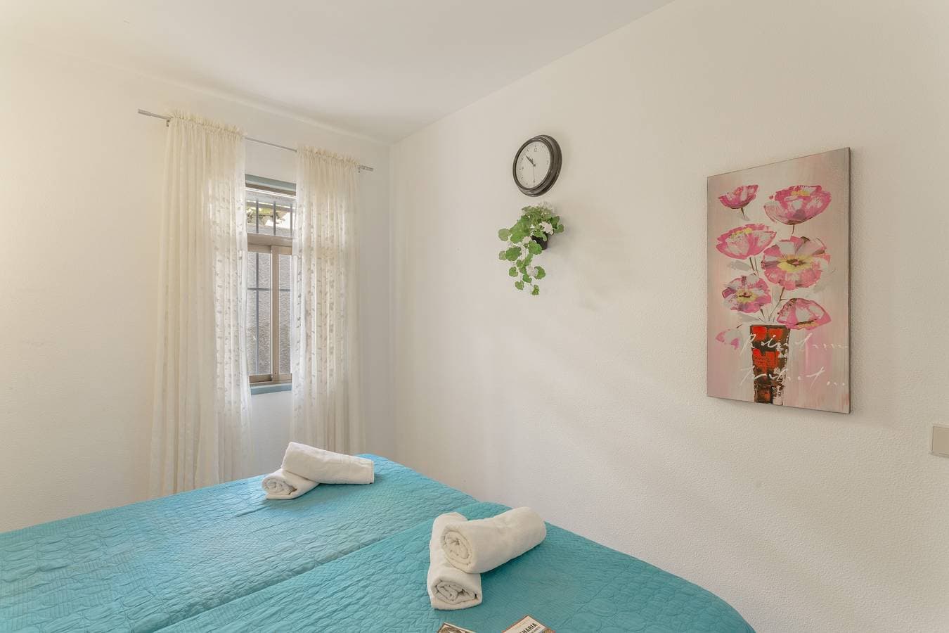 Foto 11 von 25: Ferienwohnung 'Mirra - Meerblick' mit Meerblick, Gemeinschaftspool und WLAN