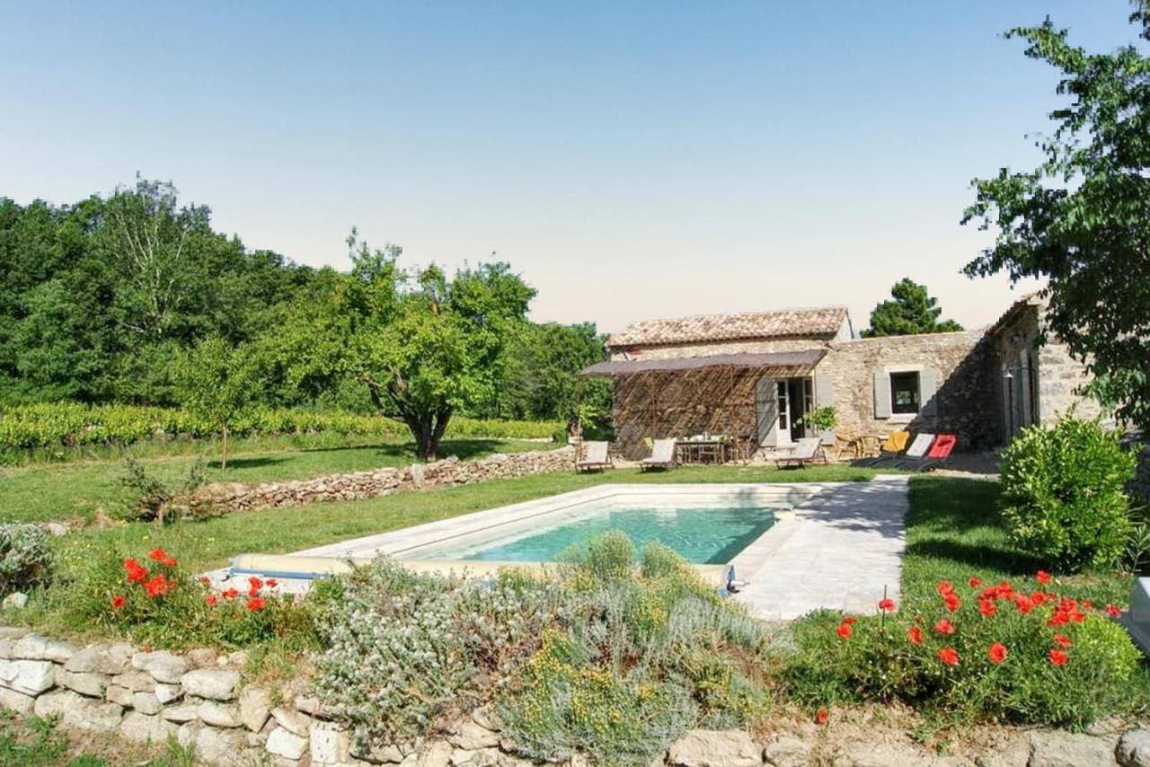 Villa spacieuse à Oppède avec piscine et vue imprenable 1