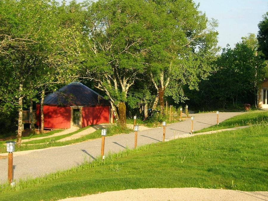 Foto 12 von 60: Camping Les Hauts d'Albas - Unterkunft 2 personen - Moderne Jurte inbegriffen möglich 4 Personen gegen Aufpreis beim Campingplatz