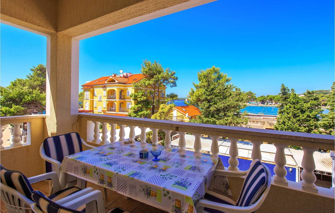 Foto 10 von 34: Gemütliche Ferienwohnung am Meer mit Terrasse und moderner Ausstattung