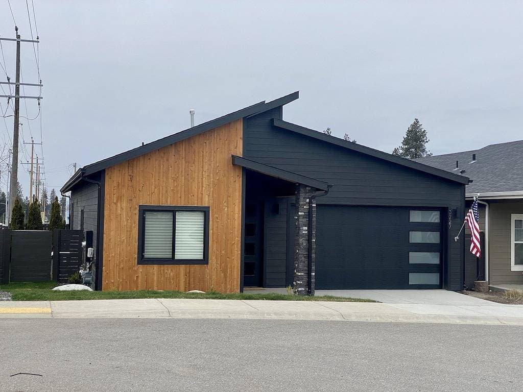 Foto 2 von 16: Clean, Comfortable, and Modern Cda Retreat inside Gated Community.