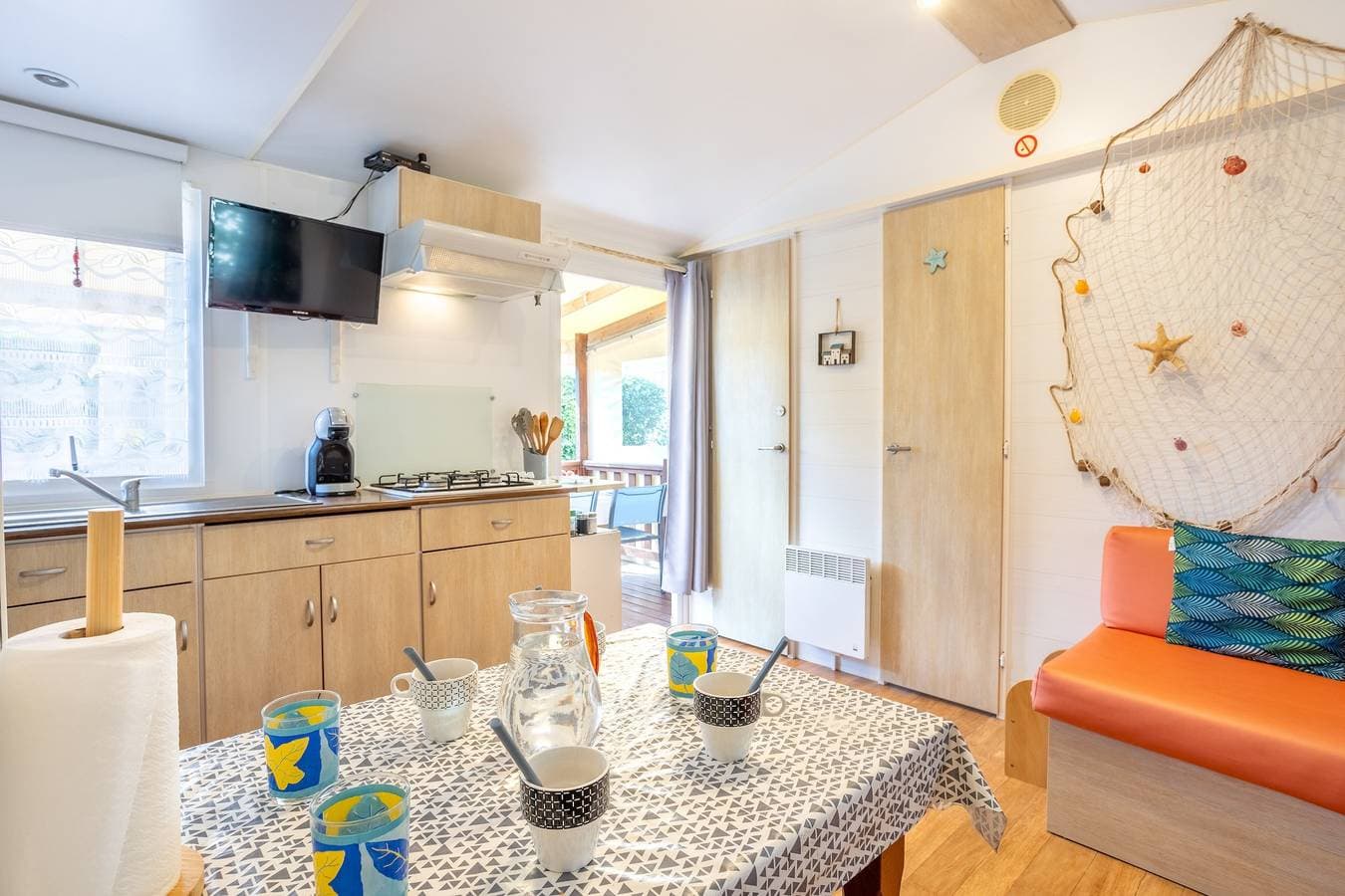 Foto 5 von 26: Mobilheim 'Ile D'Oleron' mit Gemeinschaftspool, privater Terrasse und Garten