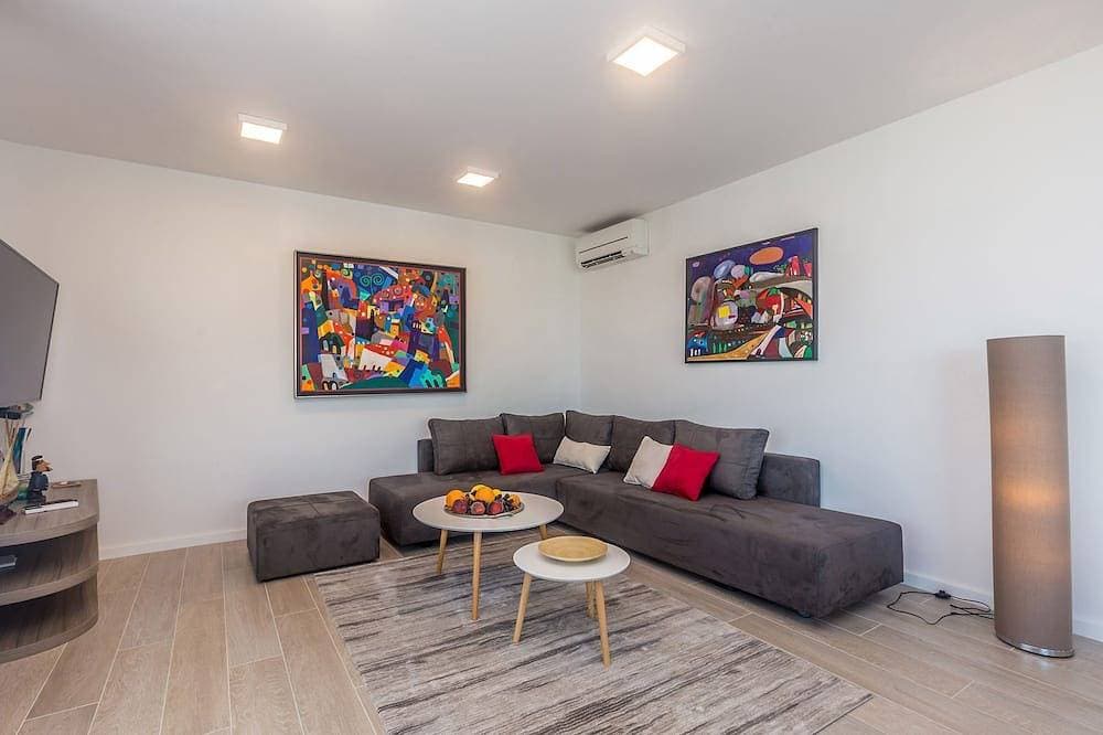 Foto 10 von 30: Ferienwohnung Poseidon 1 Malinska Krk – Pool & Strandnähe