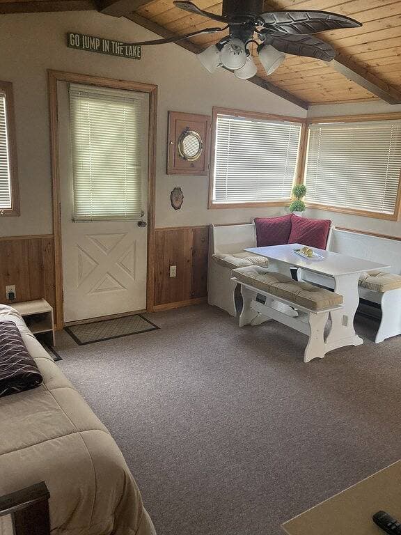 Foto 11 von 16: Cozy Float House in Bayview Idaho