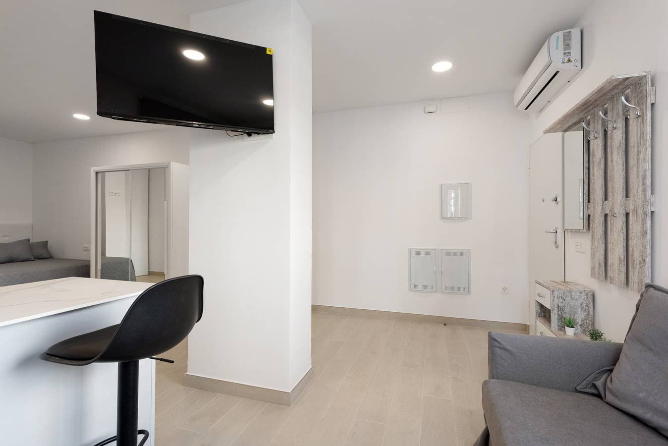 Foto 11 von 21: Einzimmerapartment 'Apartamentos Sealmar 1' mit Gemeinschaftspool, Wi-Fi und Klimaanlage