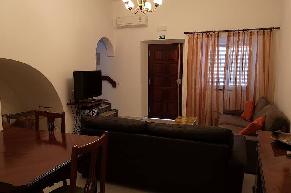 Foto 8 von 16: Ferienhaus mit Garten und Pool