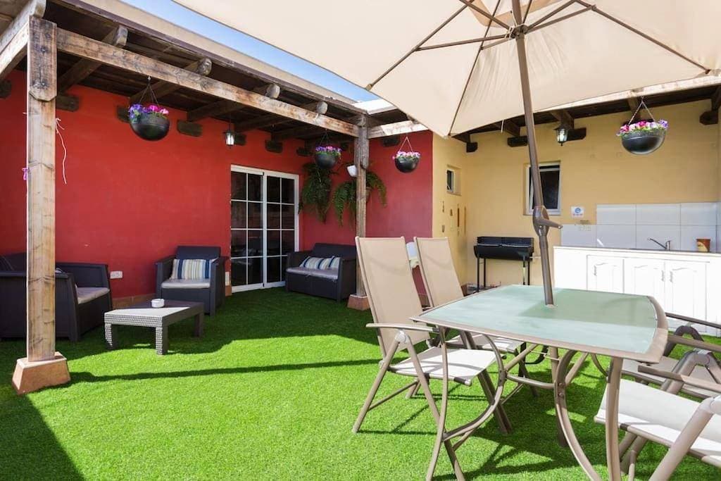 Villa Blanca Tenerife - Private rooms - Terrace and BBQ, a 5-minute drive from the beach and the airport 1