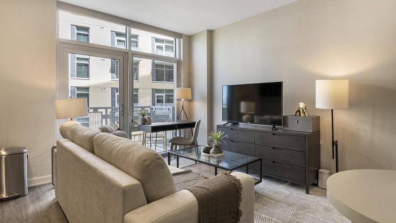 Landing Modern Apartment with Amazing Amenities (ID9558X10) 1