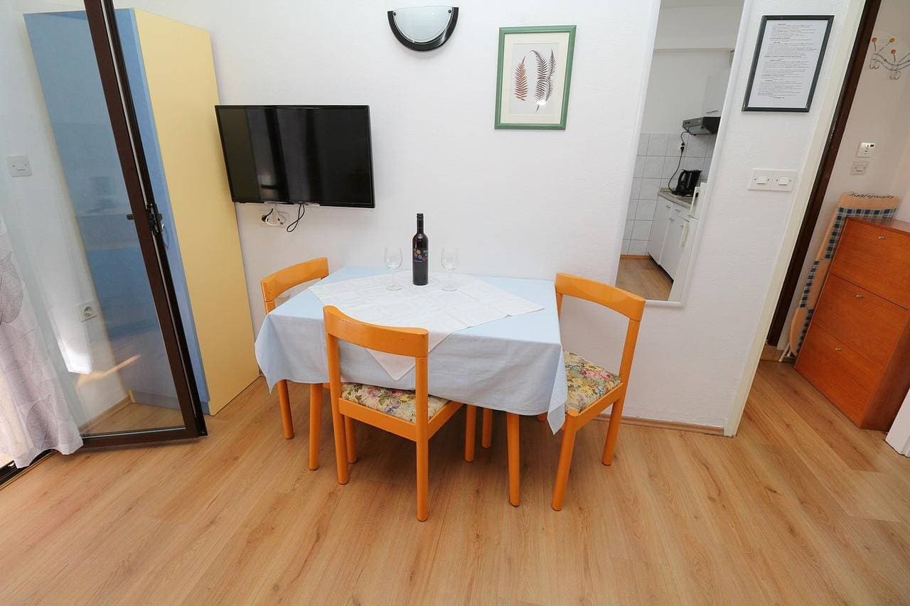 Foto 5 von 10: 1-Zimmer-Ferienwohnung mit Terrasse und Meerblick Zivogosce - Blato, Makarska -a