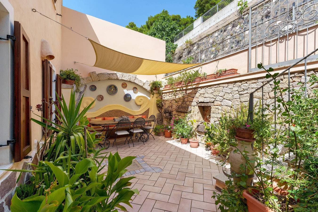 Foto 9 von 33: Zimmer 'Camera A Dorgali im B&B Sa Madalena' mit privatem Garten, WLAN und Klimaanlage