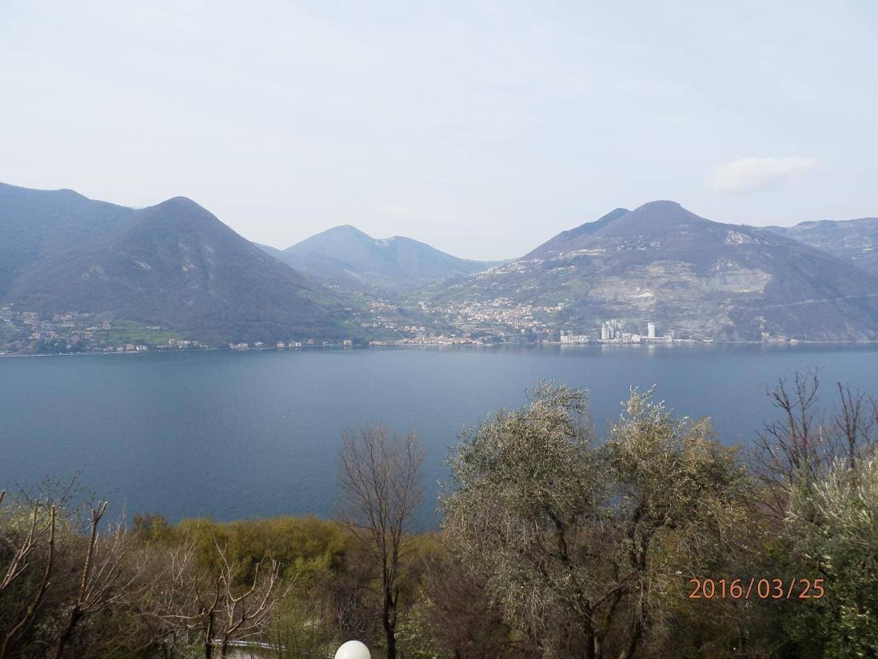 Foto 10 von 35: Apartment with Lake View