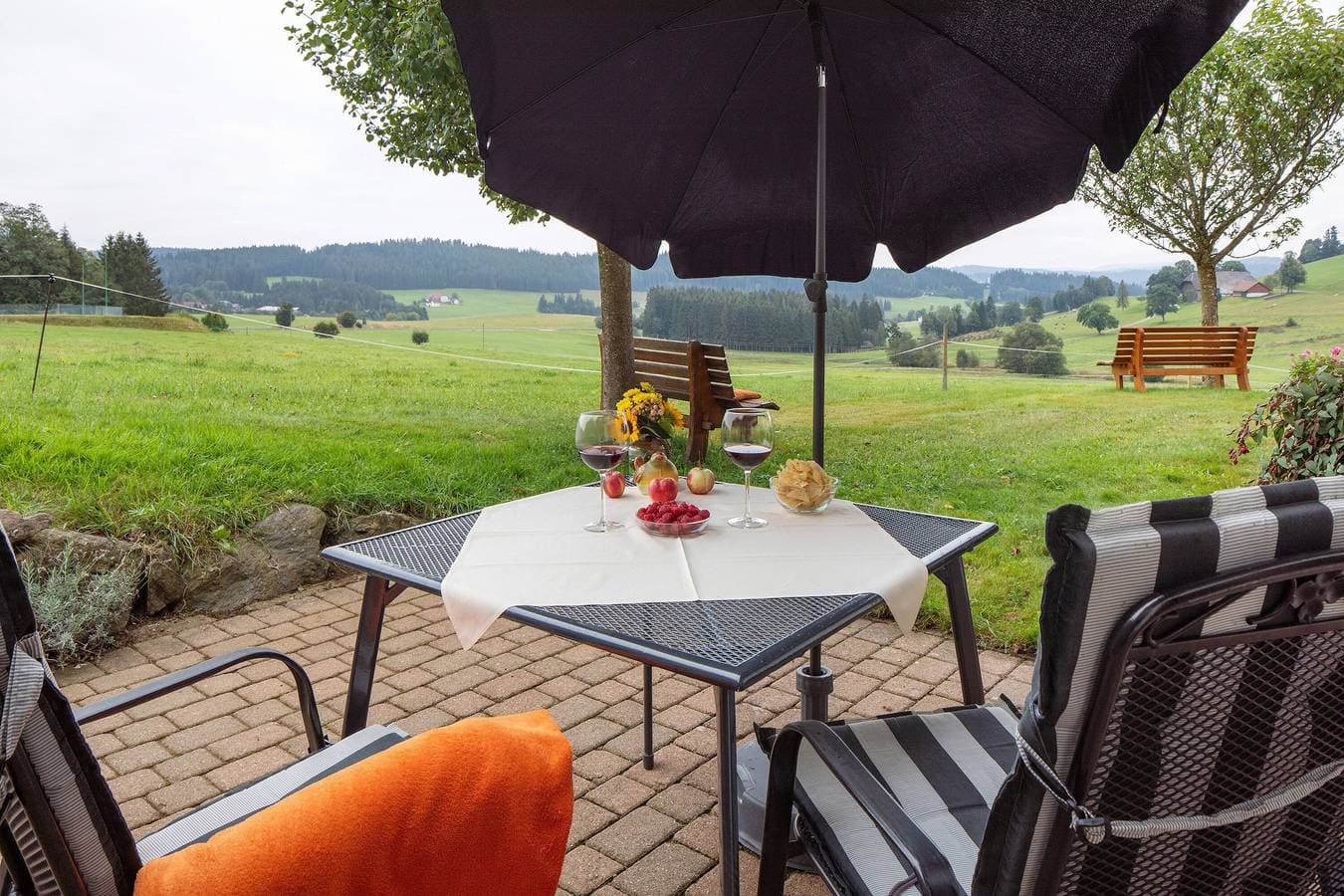Foto 2 von 22: Gästezimmer Hirschsprung mit Bergblick, privater Terrasse und WLAN
