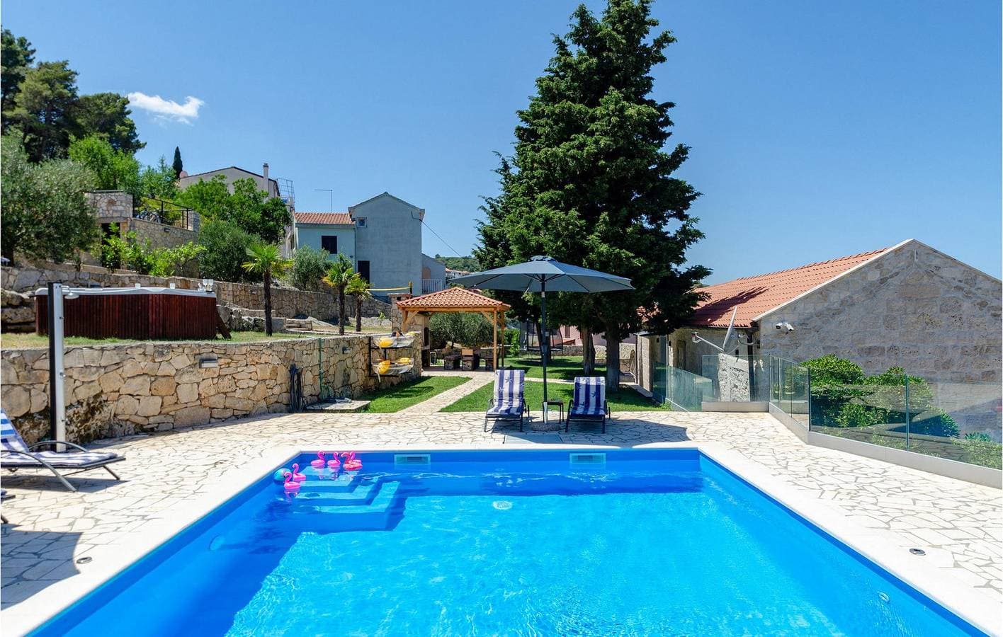 Foto 13 von 61: Gemütliche Ferienwohnung am Meer mit beheiztem Pool, WLAN und Parkplatz – 500 m vom Strand entfernt
