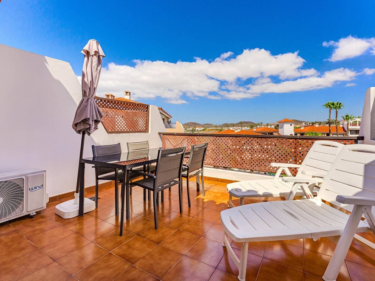 Appartement am Strand mit Pool, Balkon & WiFi 1