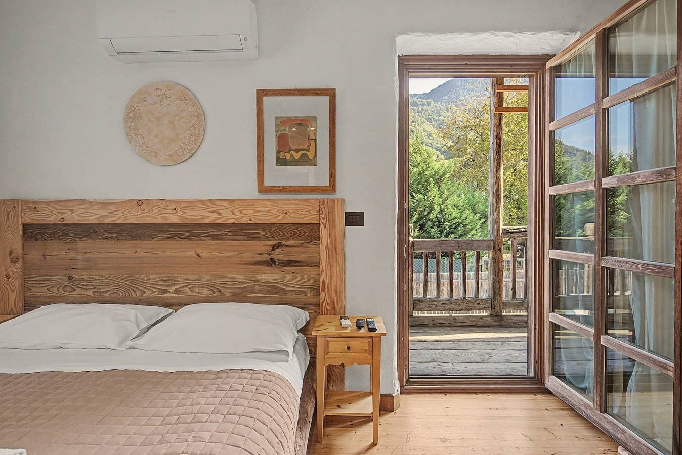 Foto 7 von 39: Zimmer „Camera Genziana“ mit Bergblick, WLAN und Klimaanlage