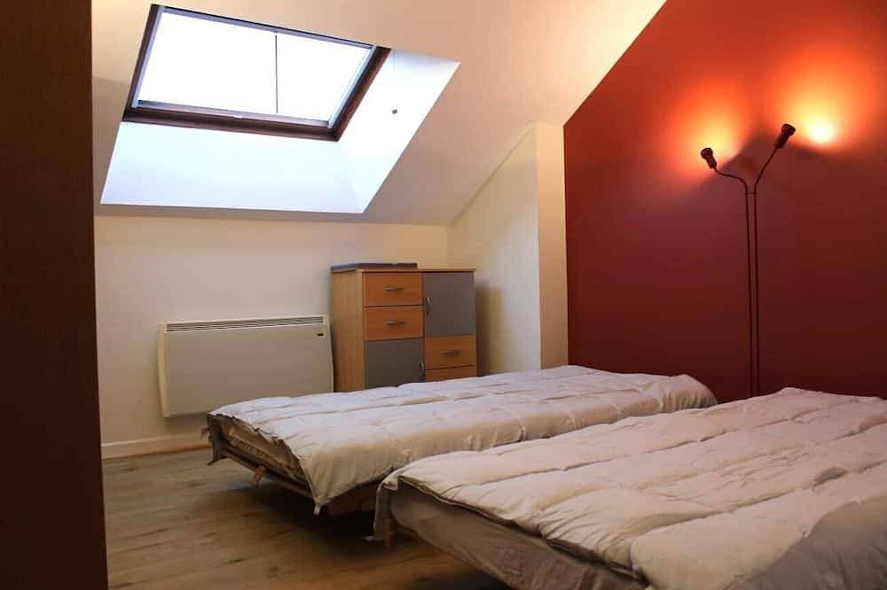 Foto 2 von 14: Spacious apartment with magnificent view and terrace, on the 1st floor of a villa.