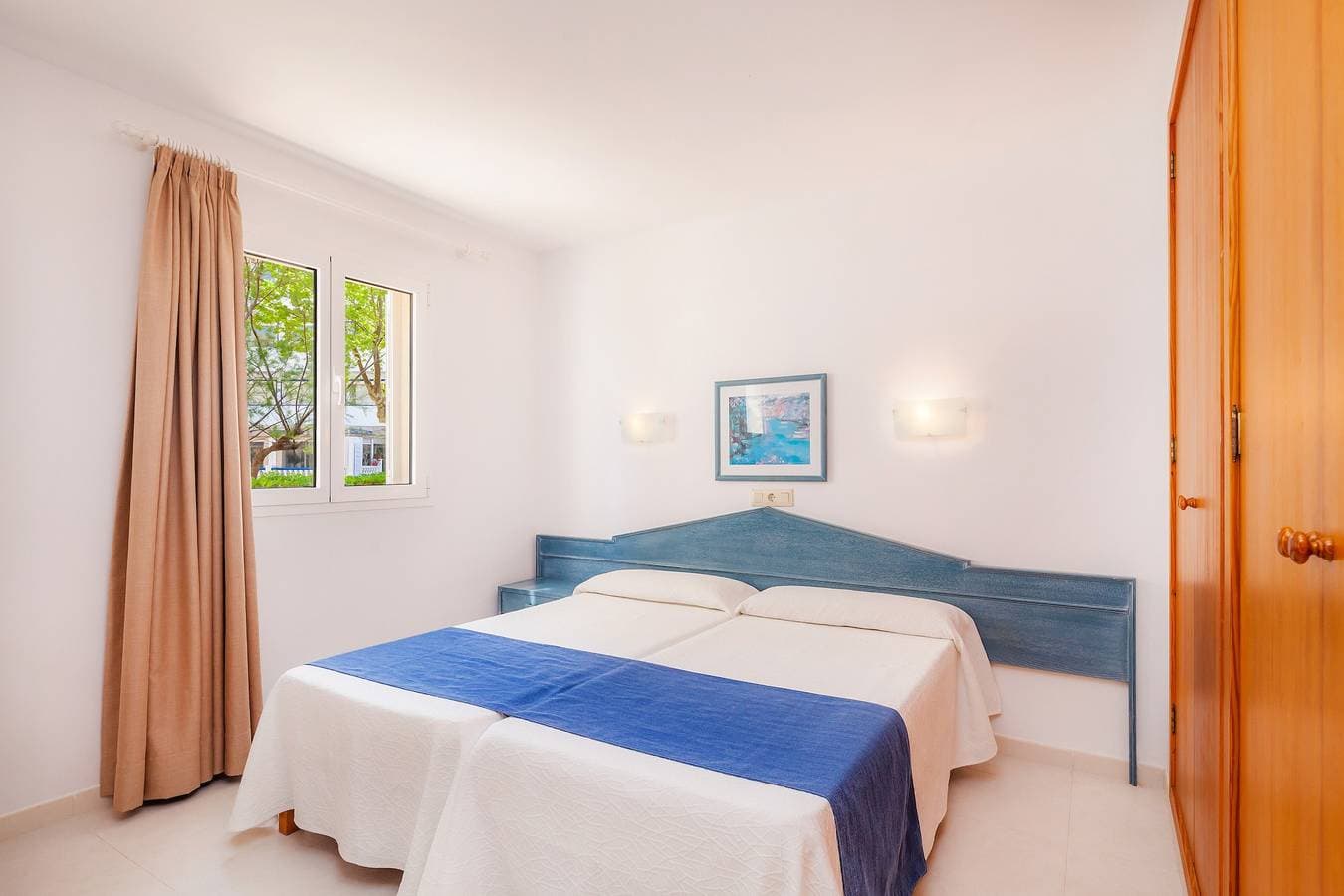 Foto 10 von 27: Ferienwohnung 'Oro del Mar IV 01' mit Gemeinschaftspool, Garten und WLAN