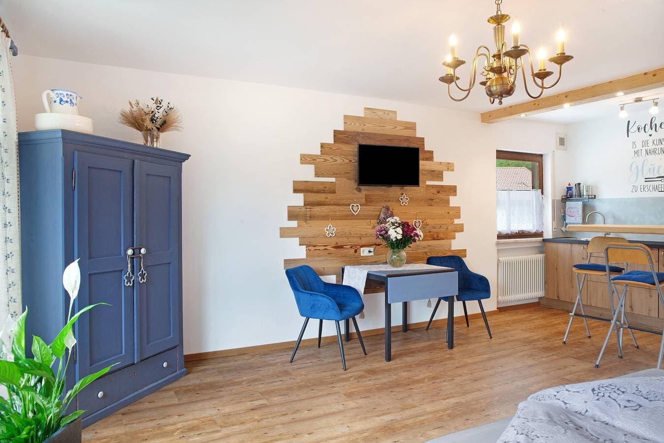 Foto 4 von 33: Studio-Apartment 'Aschaubichl – Enzian' mit Bergblick, Balkon und WLAN