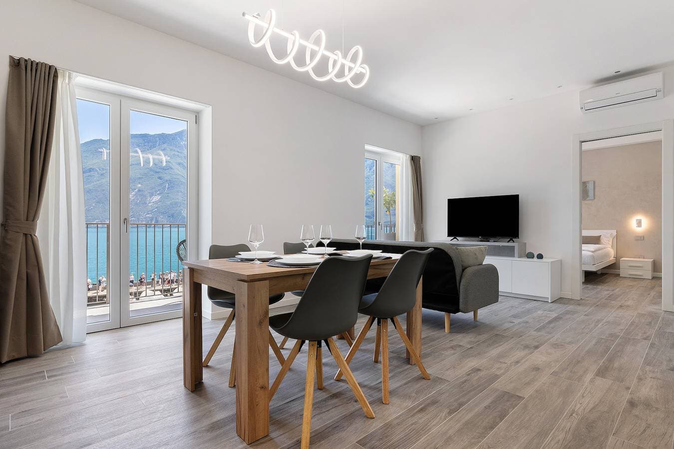 Foto 3 von 28: Ferienwohnung 'Jacky's 1' mit Seeblick, WLAN und Klimaanlage