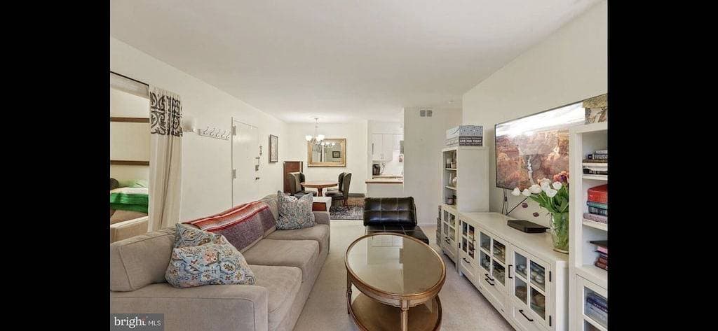 Foto 3 von 22: Quiet, Remodeled 1Br/1Ba Condo in Annandale, Va w/pool near Dc
