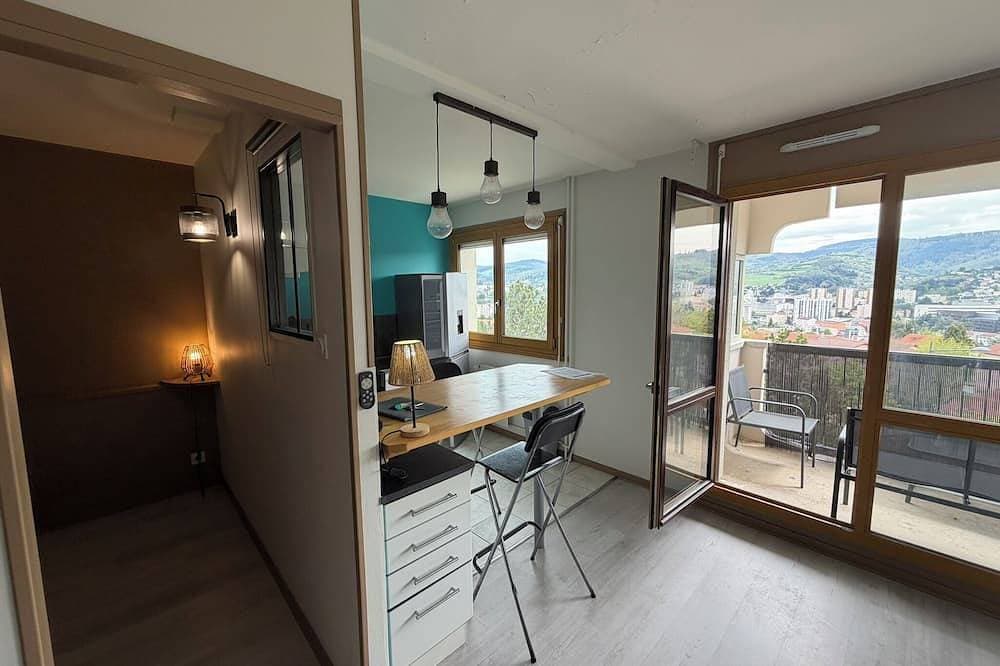 Foto 6 von 9: Urban cocoon with panoramic view - Balcony - Fully equipped