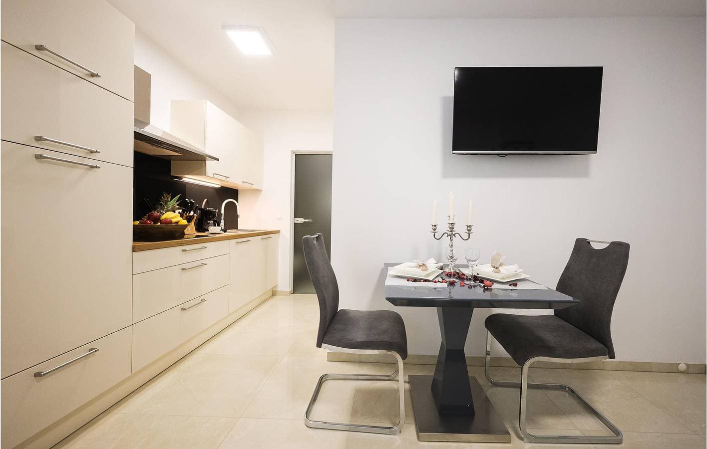 Foto 10 von 26: Terrassenapartment am Pool mit Wi-Fi, AC, Parkplatz - 1,5km Strand