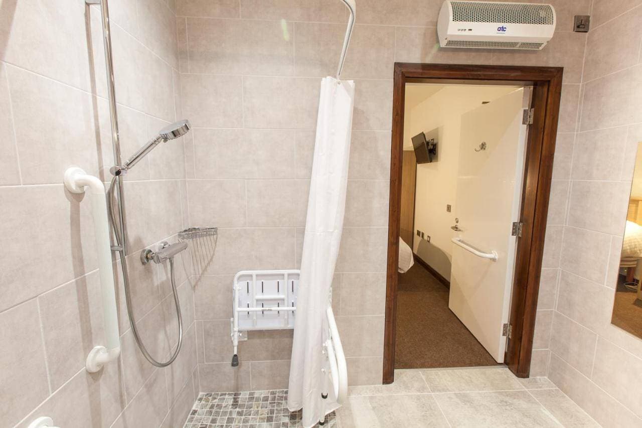 Foto 8 von 11: Double Room - Disability Access