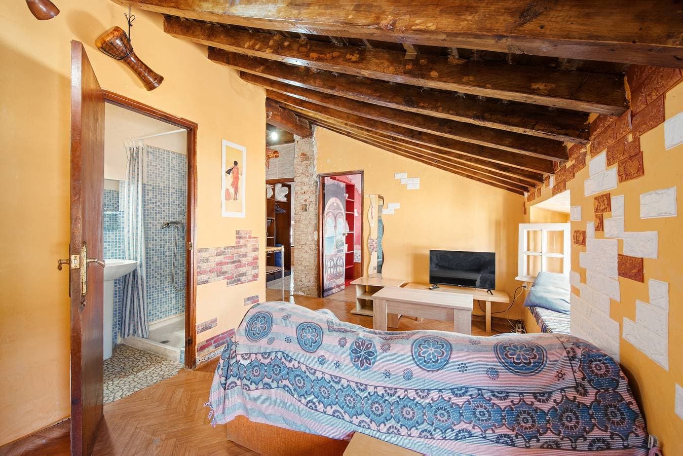 Foto 13 von 20: Ferienhaus 'Buhardilla im historischen Zentrum' mit privater Terrasse, WLAN & Klimaanlage