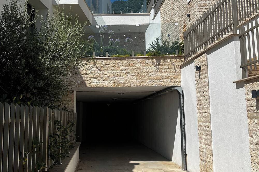 Foto 13 von 30: Stylish 4Br Villa w/ Pool near Porto Novi Beach
