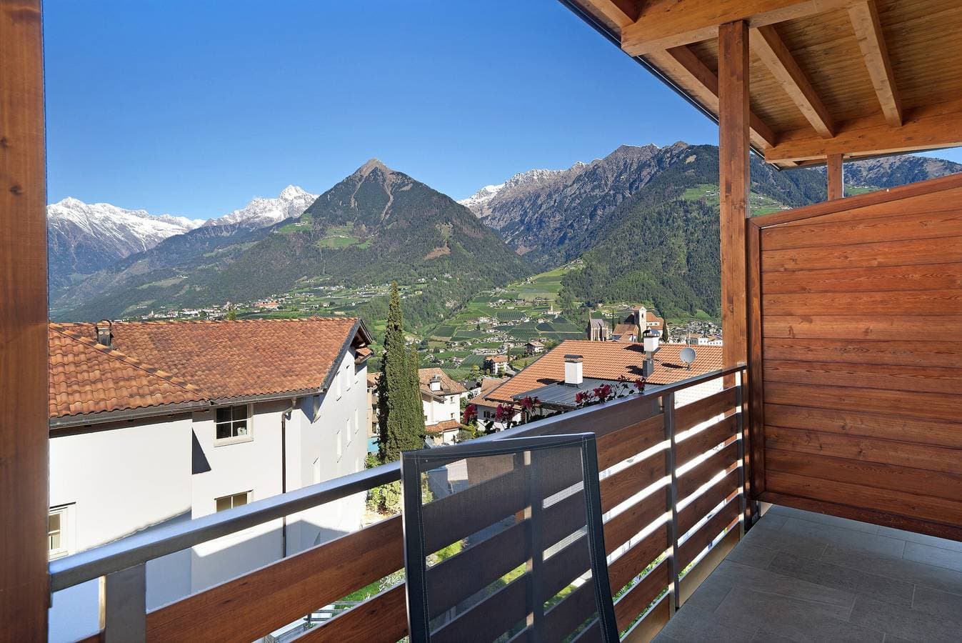 Foto 9 von 17: Ferienwohnung 'Nelkenstein Sommer' mit Bergblick, Gemeinschaftspool und WLAN