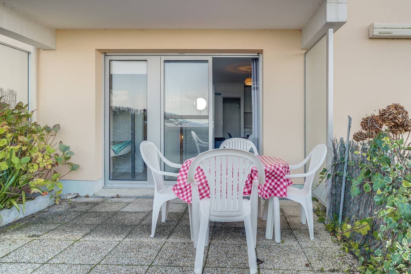 Foto 4 von 28: Charmantes Ferienapartment mit Meerblick, Terrasse und Strandnähe
