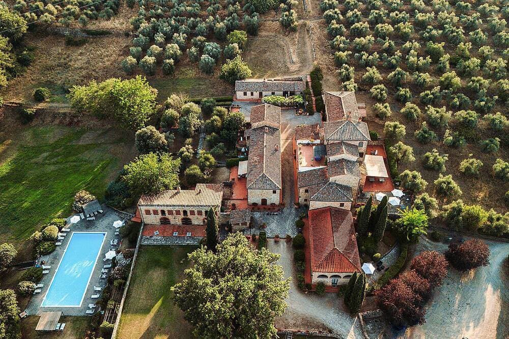 Experience Tuscany:Relaxing Agriturismo villa with Pool Between Siena and Arezzo 1
