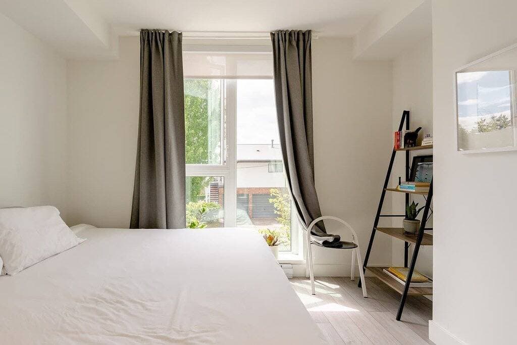 Foto 12 von 32: Atemberaubendes modernes Stadthaus, 4 Schlafzimmer, 2 Bäder & Terrasse in bester Lage der Stadt