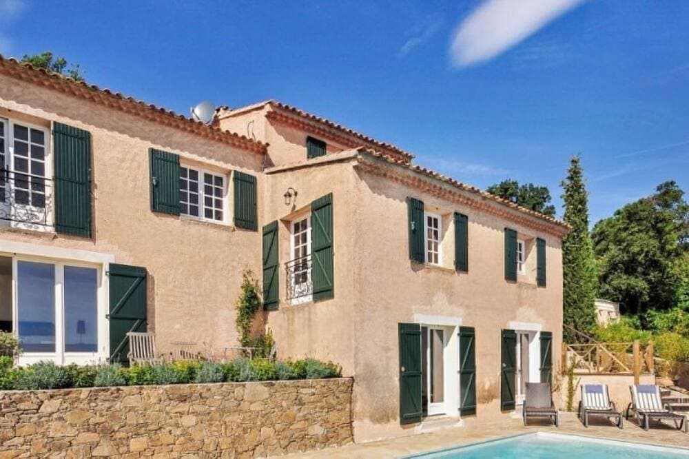 Renoviertes Dorfhaus am Hang gelegen mit Privatpool & toller Aussicht 1