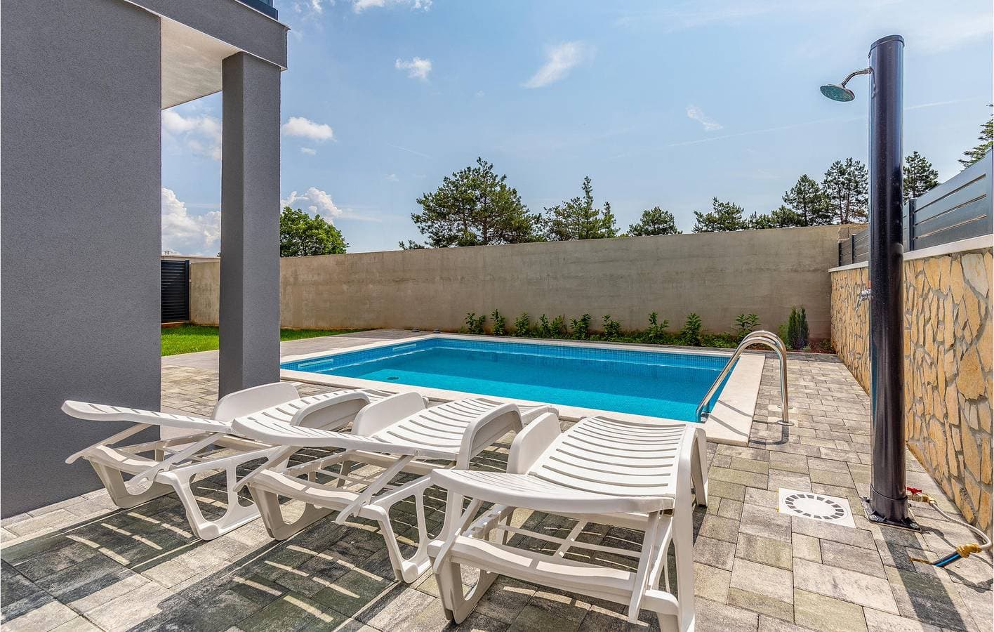 Foto 10 von 40: Charmante 130 m² große Wohnung mit Pool, Terrasse und WLAN in der Nähe des Stadtzentrums von Sisan