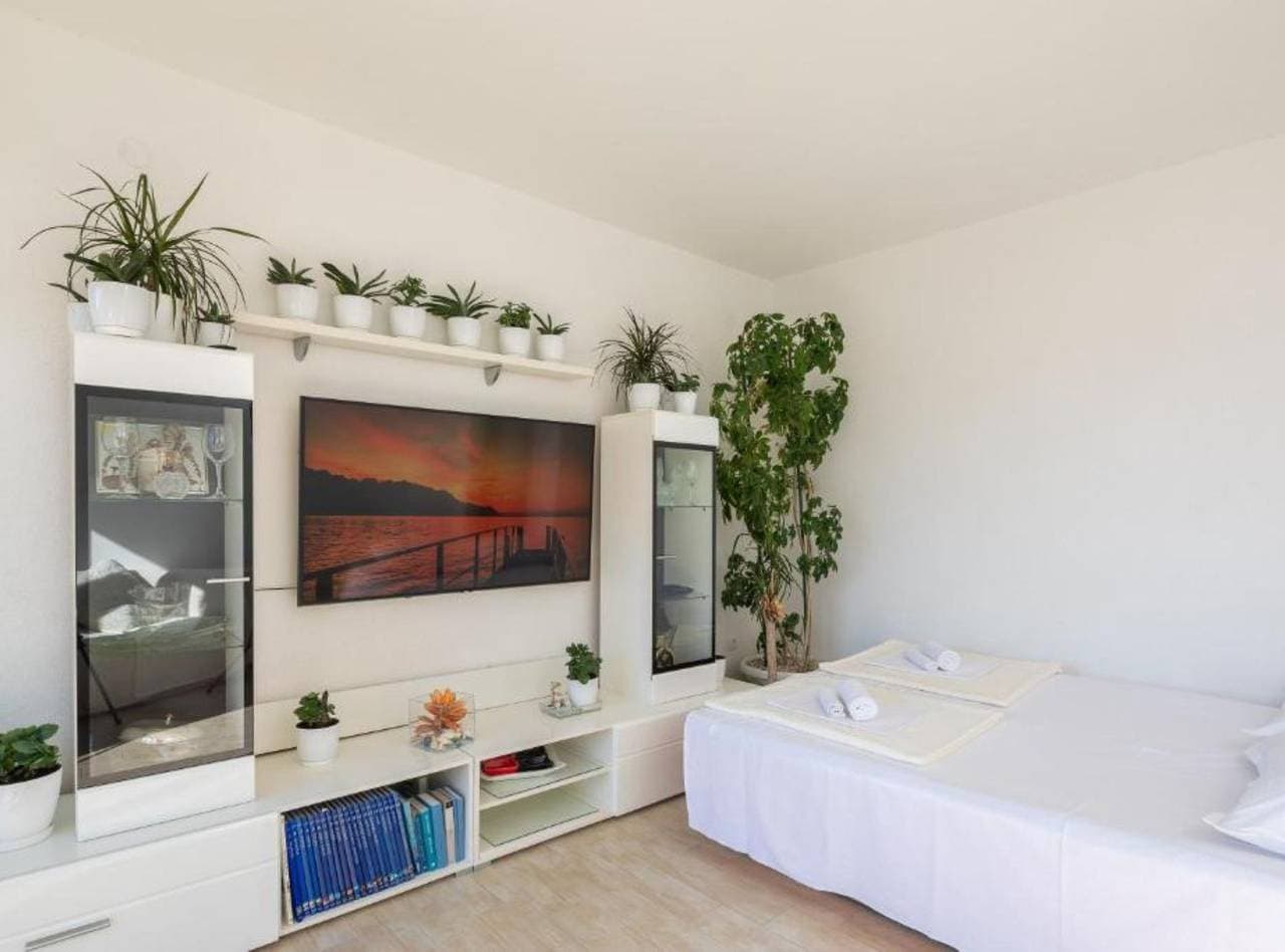 Foto 8 von 37: Apartment Adriatic Pearl - One Bedroom Apartment with Balcony and Sea View