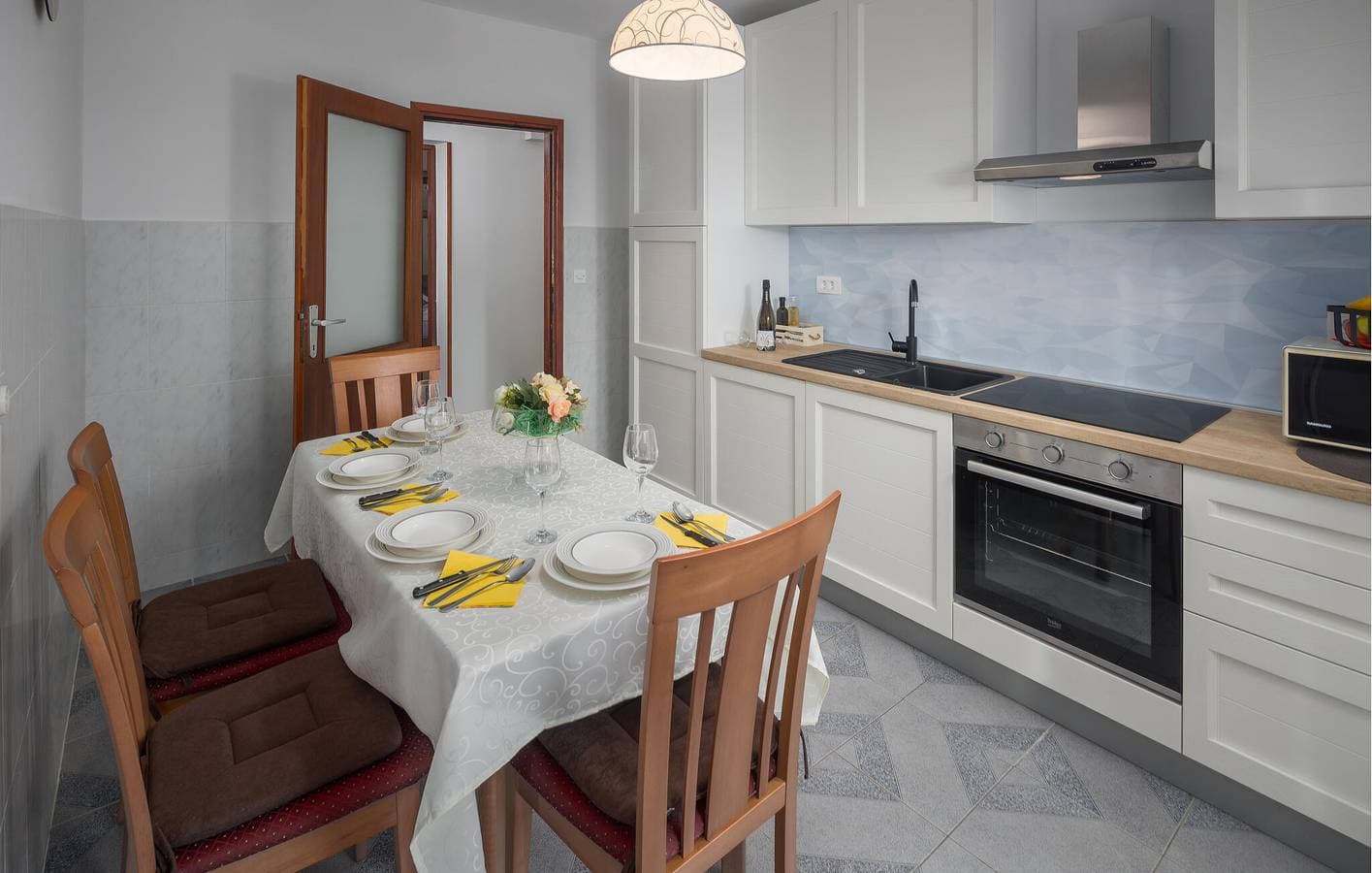 Foto 5 von 23: Charmante 75 m² große Wohnung mit Terrasse, WLAN und Parkplatz in der Nähe von Labinci