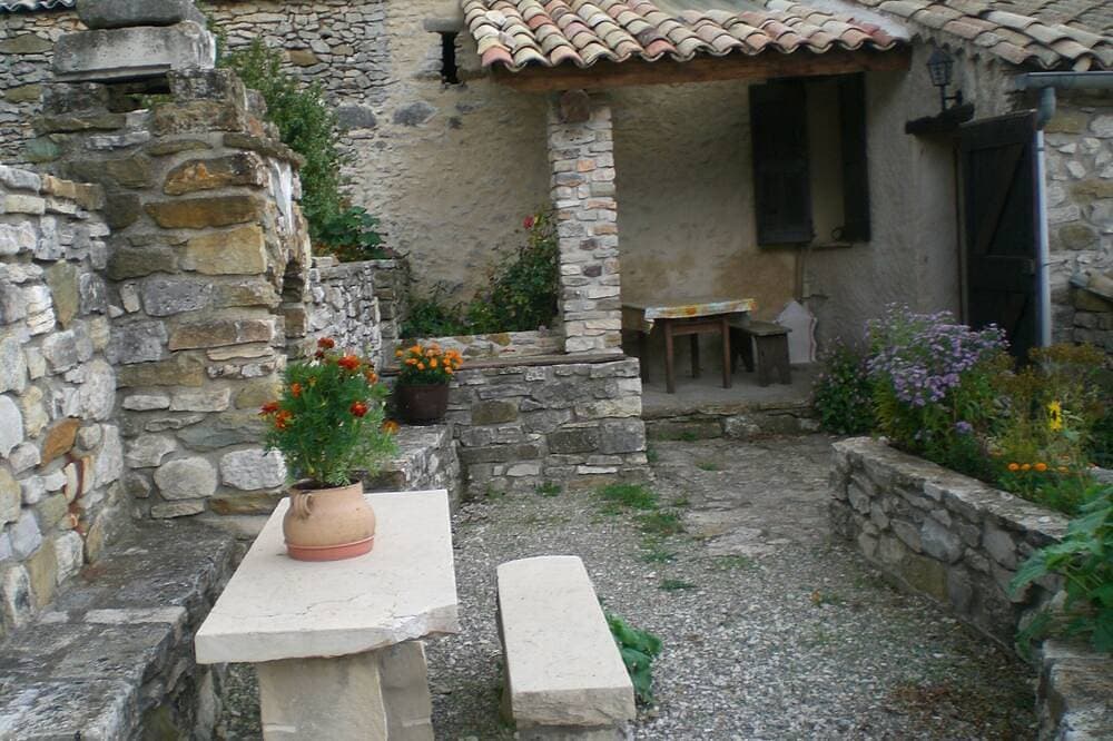 Les Pierres Séches Vacation Rental, Les Andrieux 4/5 Banon 1