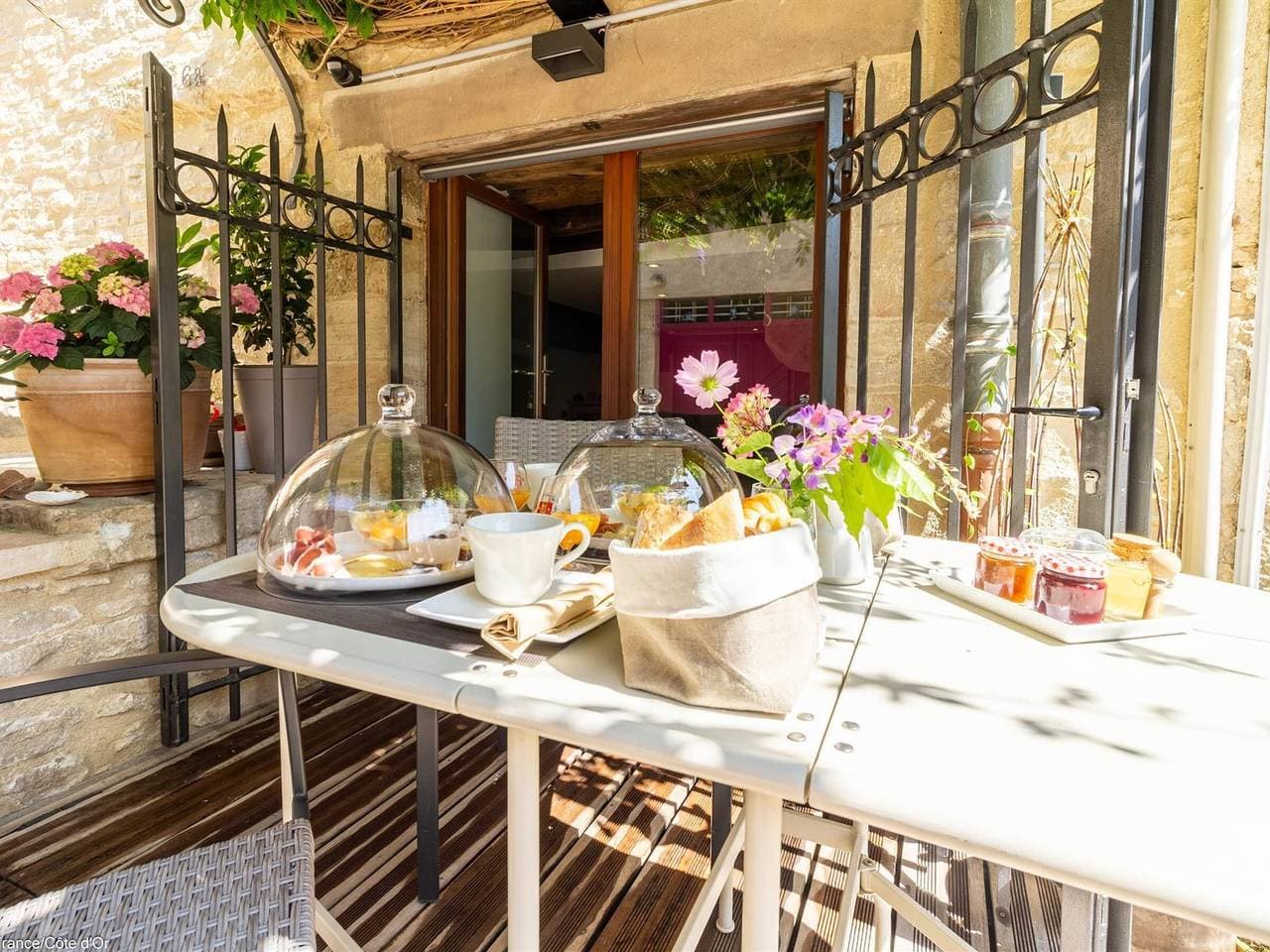 Foto 7 von 21: Charmanter Aufenthalt in Savigny les Beaune: moderner Komfort und Terrasse