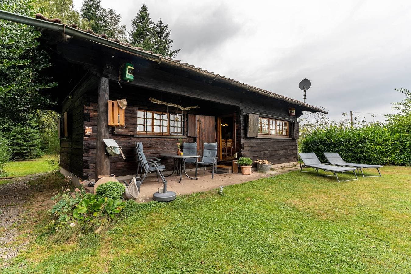 Foto 3 von 26: Ferienhaus 'Blockhaus Paepke' mit privater Terrasse und privatem Garten