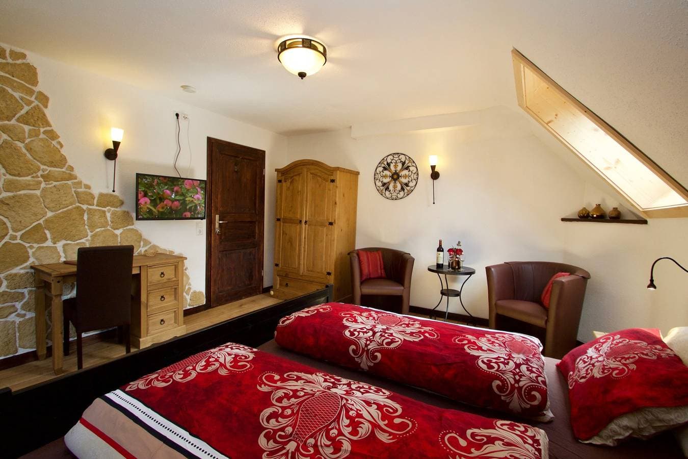 Foto 9 von 23: Zimmer 'Doppelzimmer' mit Bergblick, Gemeinschaftsterrasse und Wi-Fi