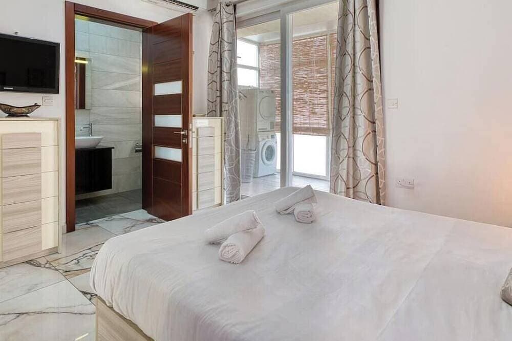 Foto 6 von 30: Central Sliema | 3Br home w/Terrace, Walk to Beach