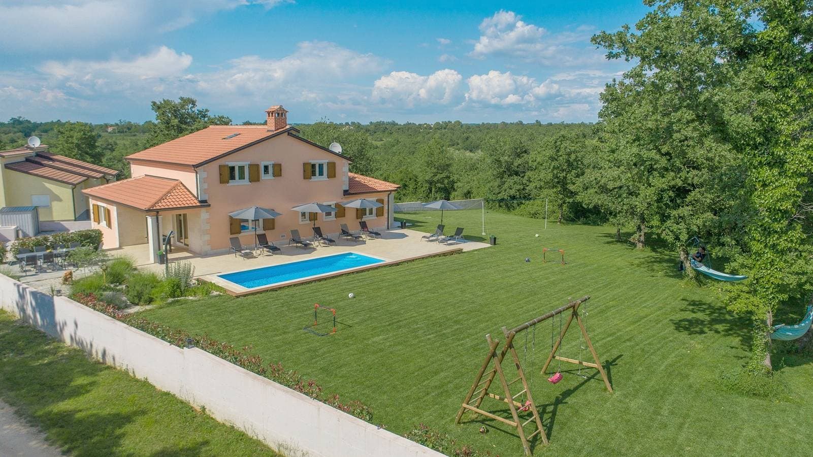 Foto 10 von 50: Große Familienvilla mit privatem Pool
