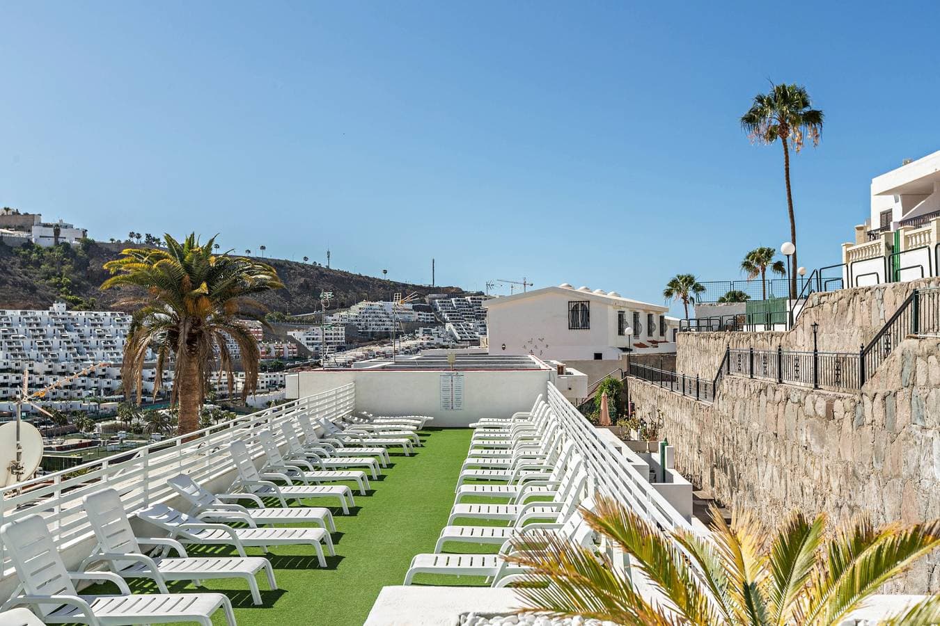 Foto 3 von 22: „Apartamento Cumana 2 – Poolblick“ mit Bergblick, Terrasse, Gemeinschaftspool und WLAN