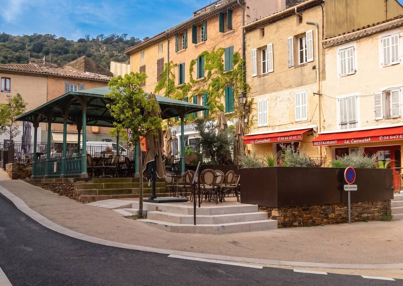 Foto 10 von 30: Bequemes Haus in La Garde-Freinet, 160 m², Stadtblick