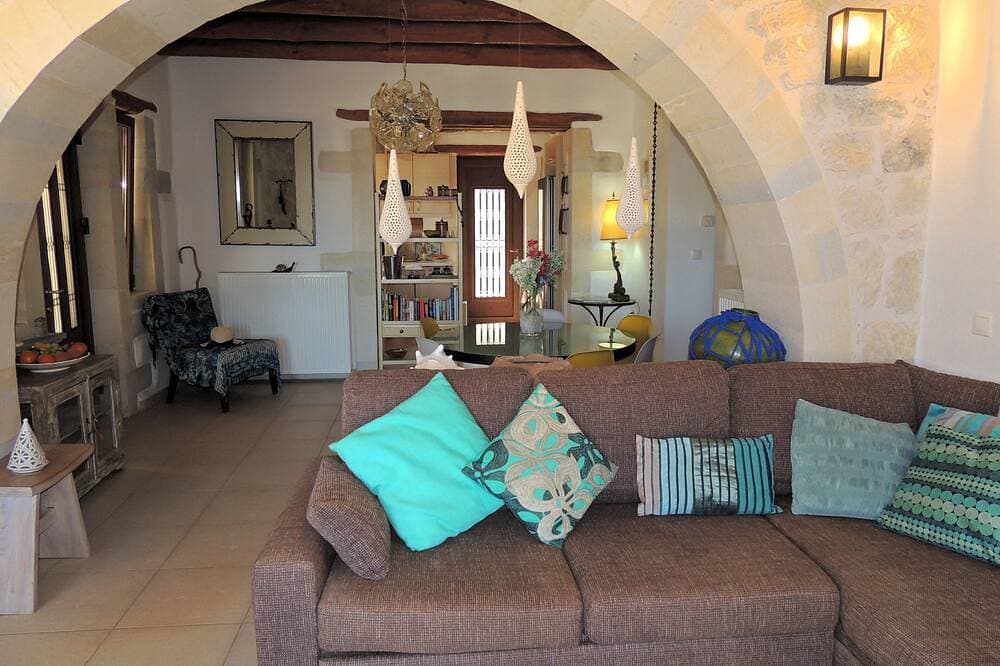 Foto 10 von 30: Beautiful Stone Villa With Peaceful Setting, Private Pool and Lovely sea Views